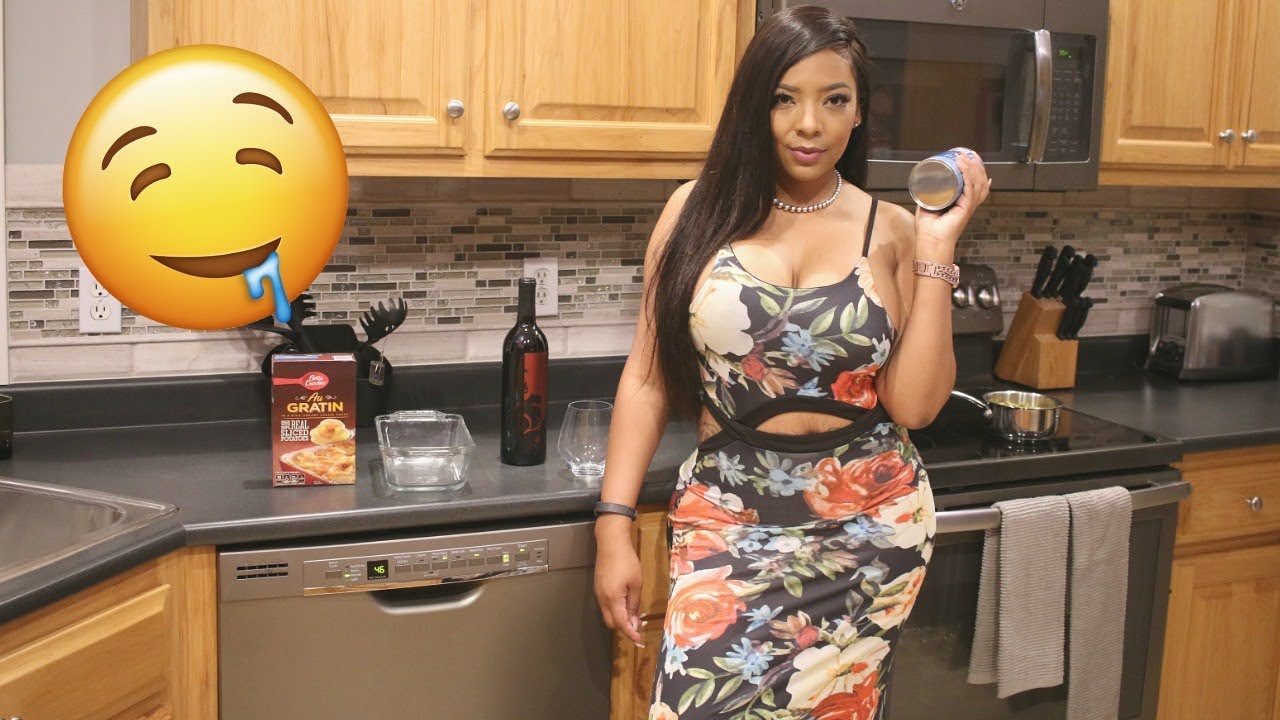 GROWN & SEXY CHAT, CHILL AND COOK WITH ME!