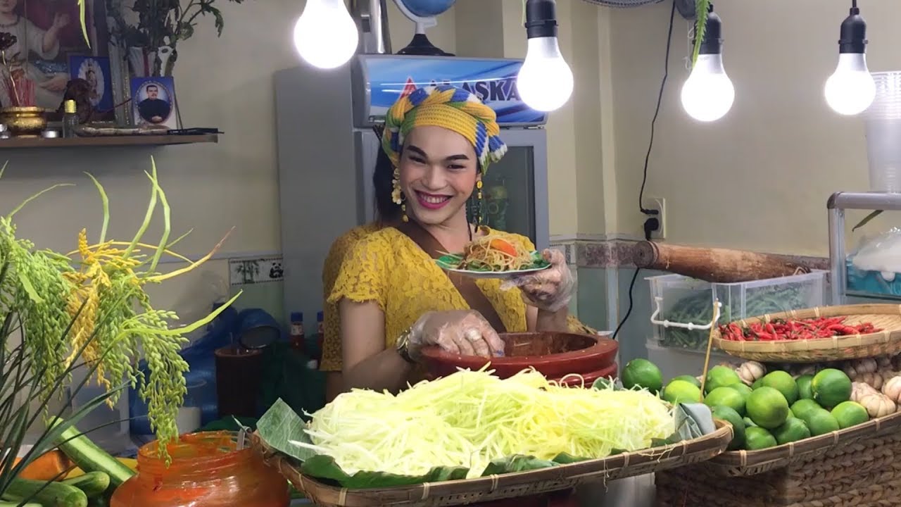 Cô Gái Giỏi 4 Thứ Tiếng Bán Gỏi Thái Ngon Mê Ly, Khiến Triệu Người Mê