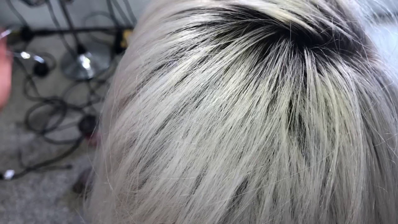 Décoloration des Racines en Blond Platine