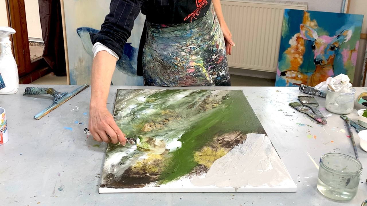 Einfach loslassen – Grüntöne fließen lassen & Goldfolie einarbeiten (Acryl Anfänger)