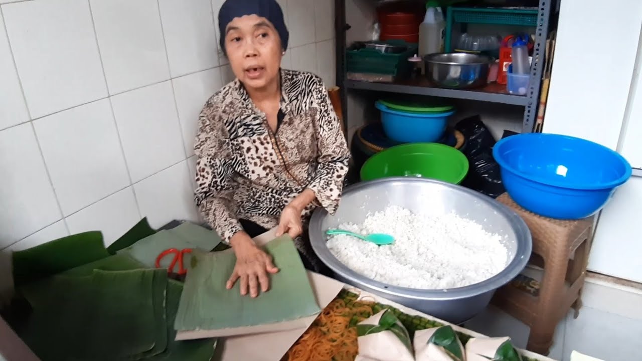 JUALAN DALAM GANG 1-2 JAM LUDES 40 LITER !! NASI UDUK BU AMAH LEGENDARIS - INDONESIAN STREET FOOD