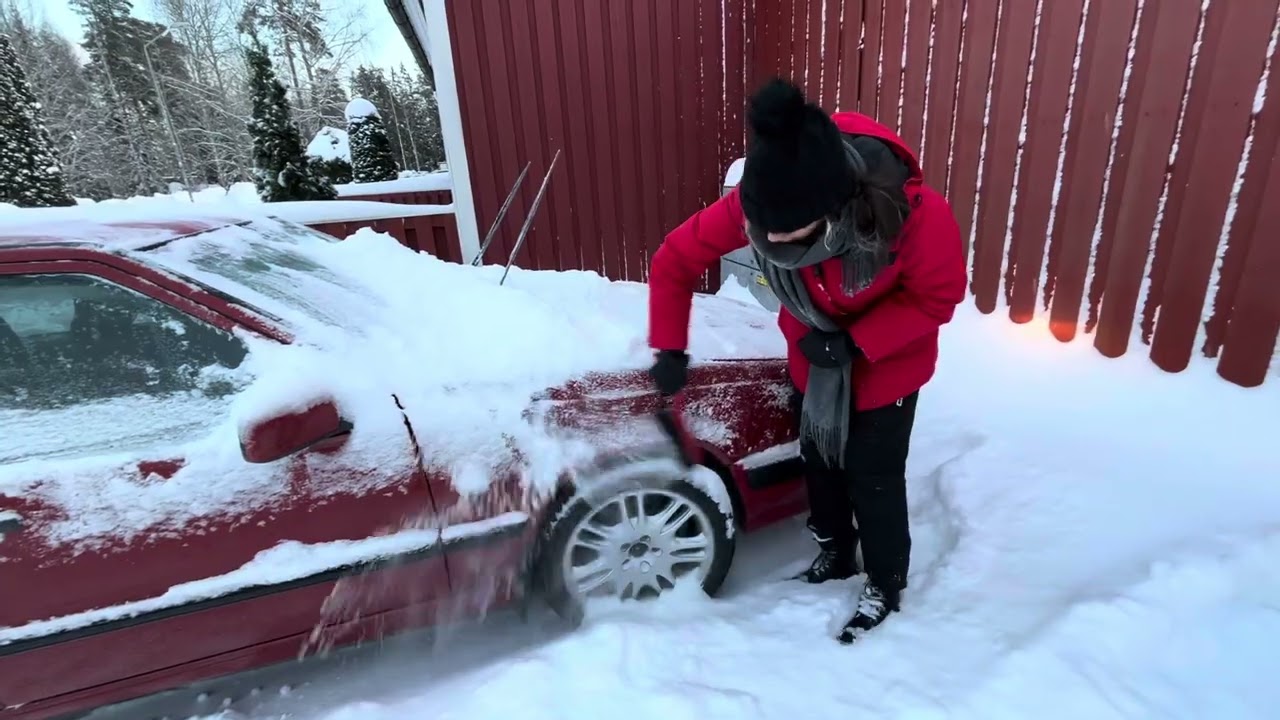 Limpiando la nieve del carro con Fernanda ❄️❄️❄️