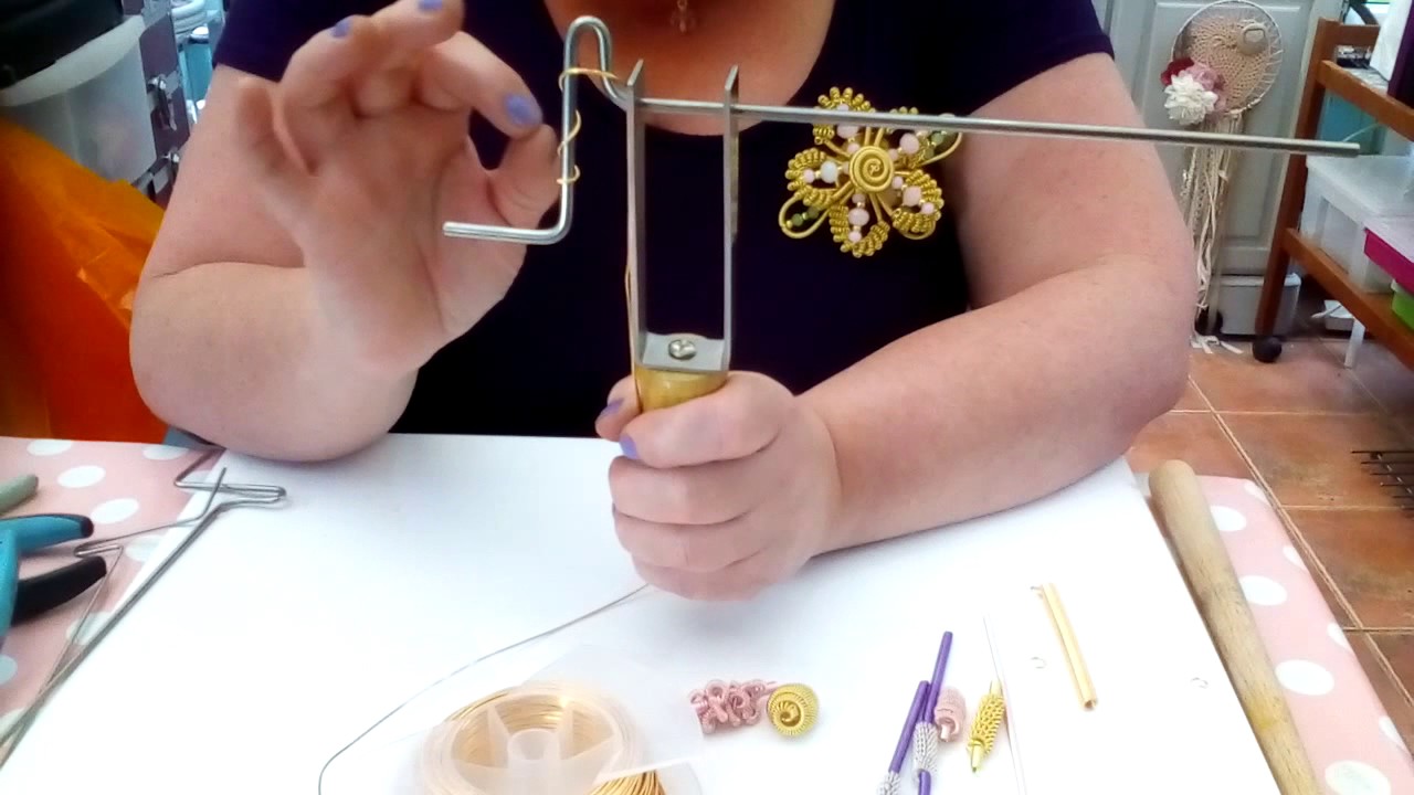 How to use Gizmo wire coiling - www.helen-oconnor.co.uk (Eccentrica Bells)