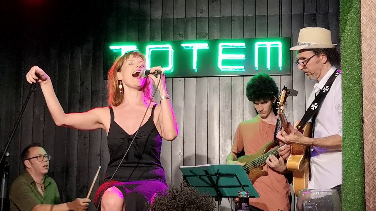Silvia Luchetti canta Being alive
