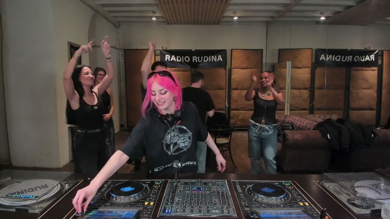 The Muffin Man | Radio Rudina