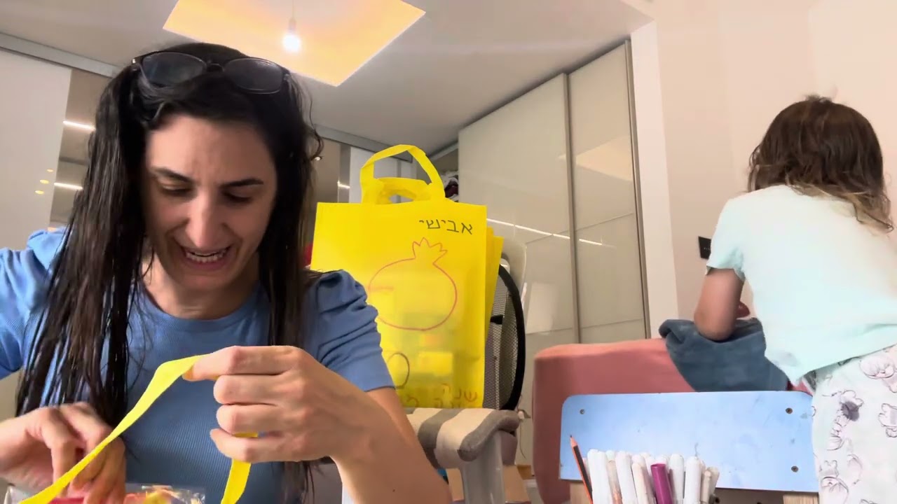 ליהי וורד באות לבקר