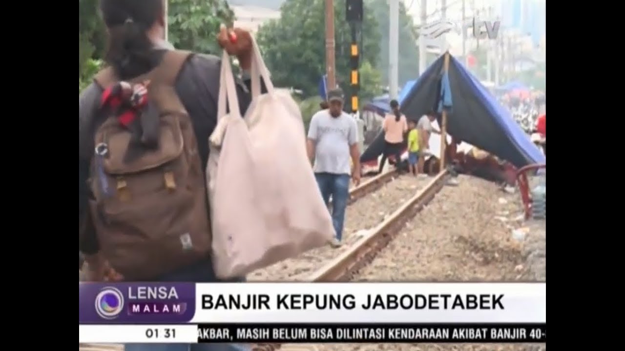 Banjir Jakarta, Warga Rawa Buaya Mengungsi di Pinggir Rel