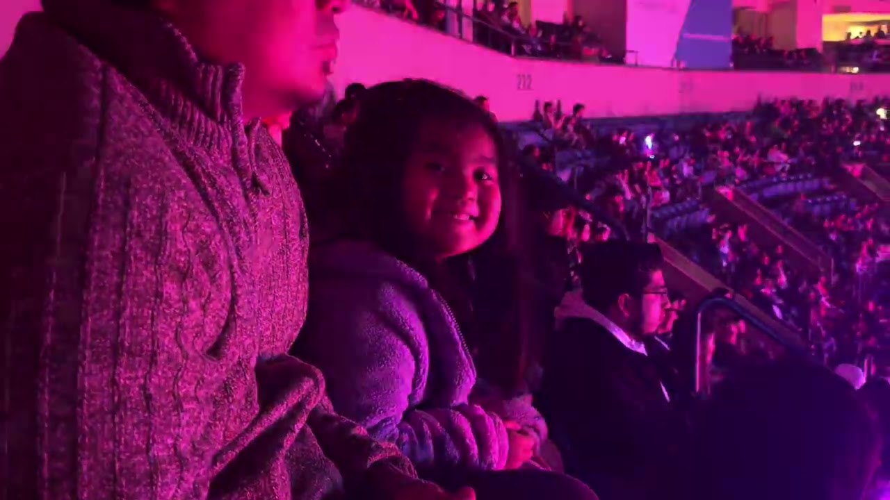Capturing Yana and Bini’s reaction on Disney on Ice