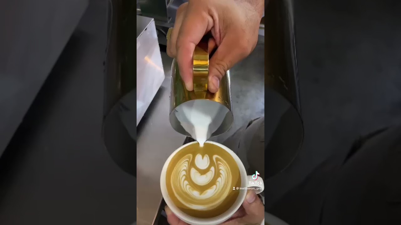 LATTE TULIP #coffee #latte #espresso #barista #latteart #shorts #baristagram