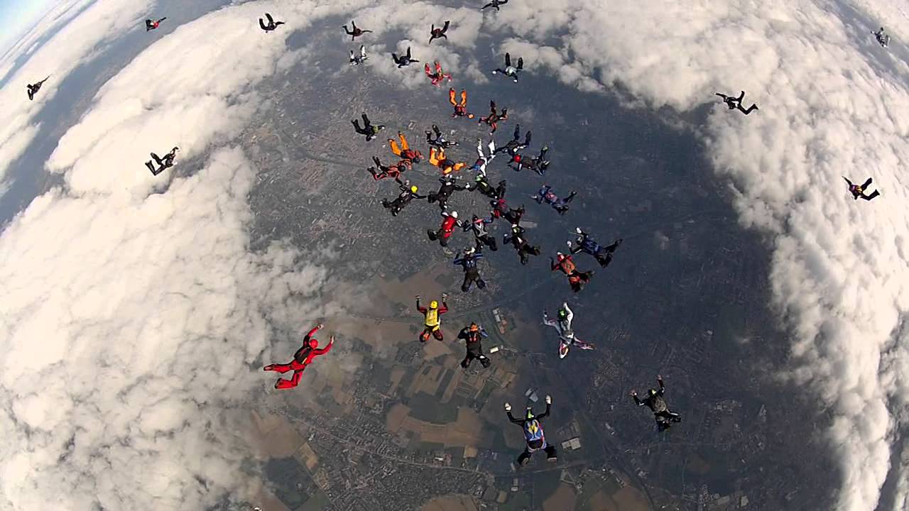 Ze Record :Parachutisme, Record de France de Vol Relatif en Grande formation