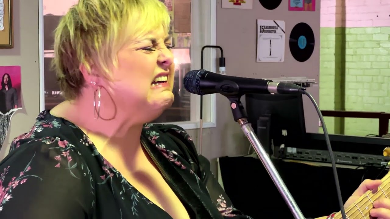 Lyn Bowtell - No Lover | Warehouse Sessions