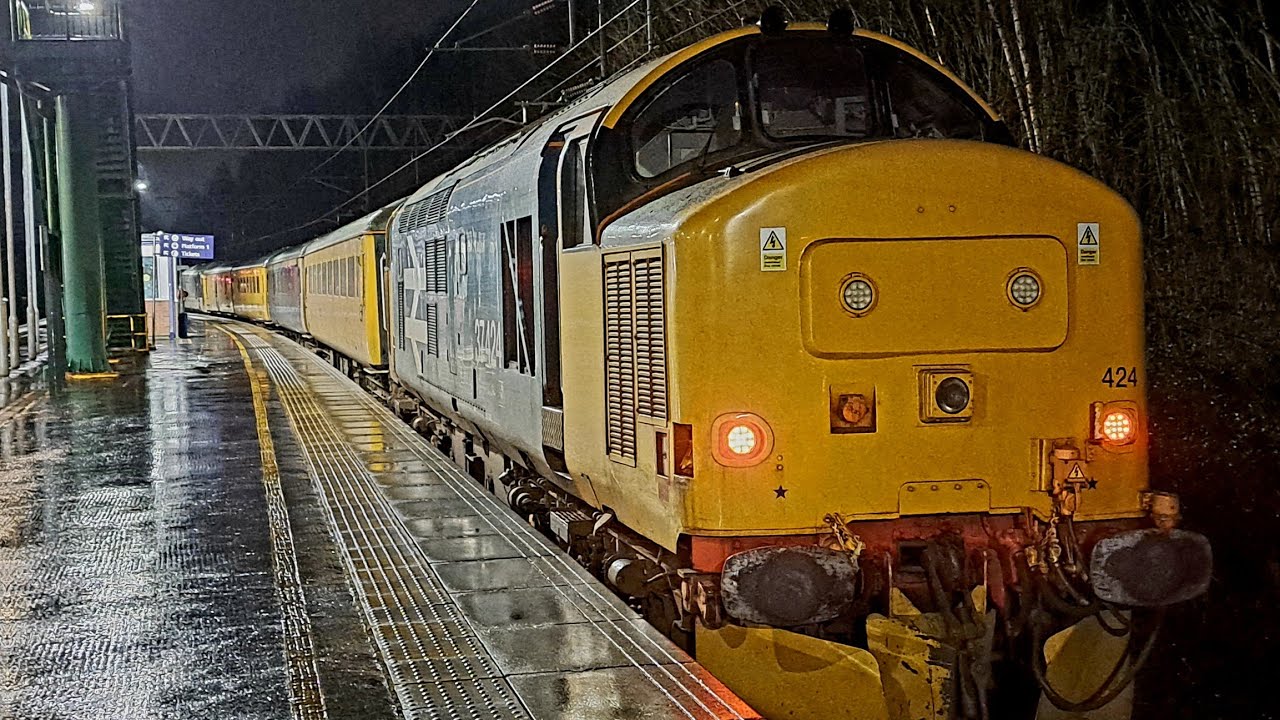 37424 T&T 37425 works the North West PLPR with thrash and tones! 