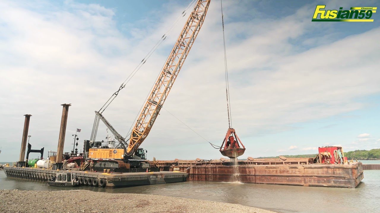 Liebherr HS8200 Crane Dredging at Barcelona Harbor - 4K