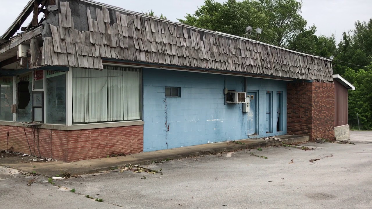 Visiting Smitty's Drive-In Restaurant in Albany, KY.  Saturday, June 27, 2020.