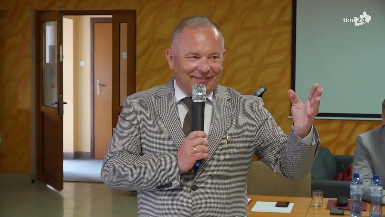 I sesja kadencji 24-29 w Radoszycach. Pękala ze stabilną większością