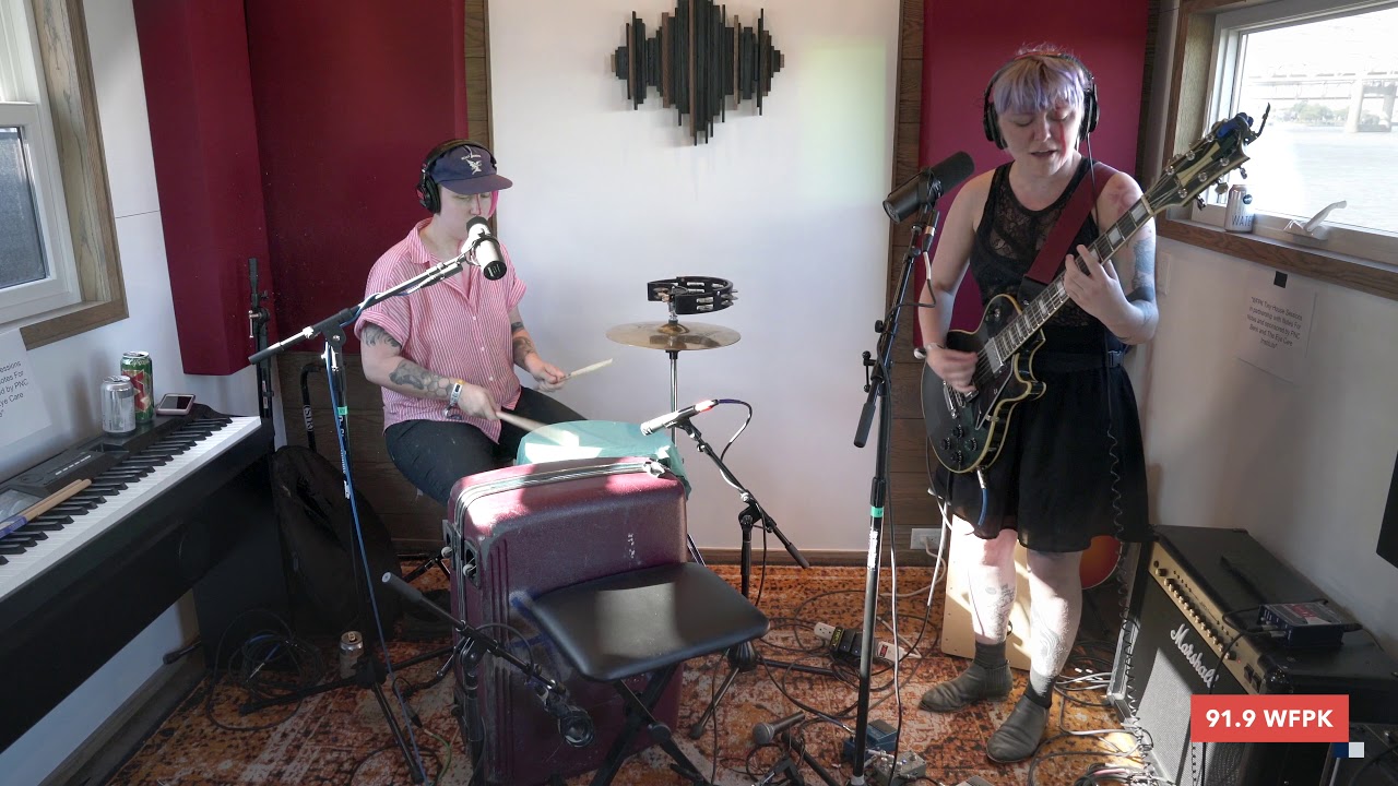 GRLwood - I Hate My Mom (Tiny House Session)