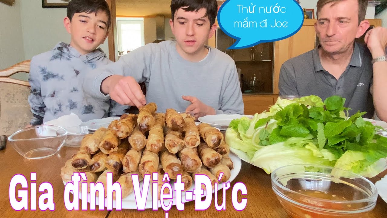 Hai anh em tự cuốn chả giò cho bữa ăn trưa | Chị chồng mê nước mắm Việt | cuộc sống ở Đức