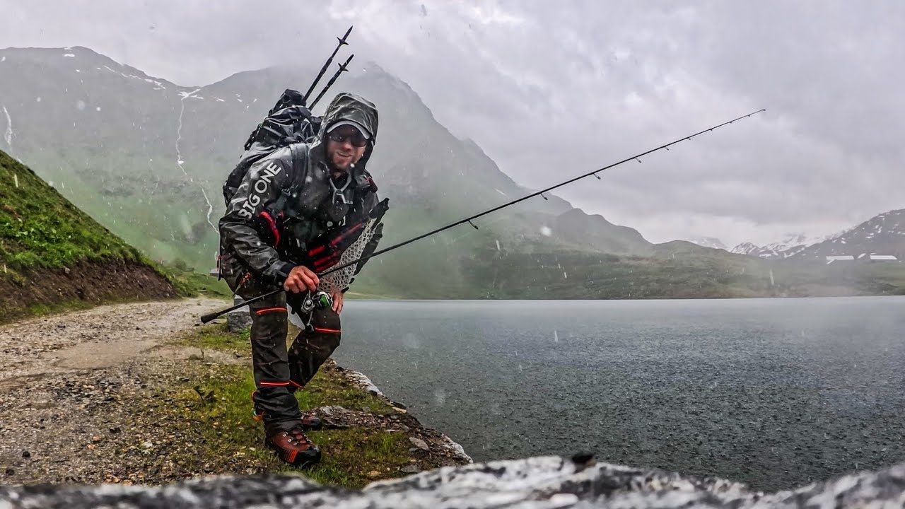 CONDIZIONI DIFFICILI - TROTE IRIDEE E FARIO SOTTO LA PIOGGIA AL LAGO CADAGNO 🌧️ EPISODIO 2