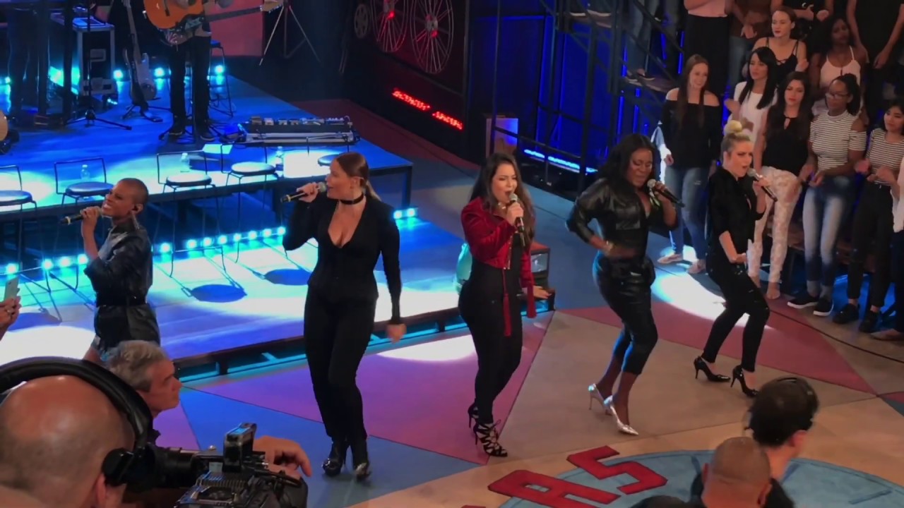 Grupo Rouge canta Bailando no Altas Horas (visão platéia)
