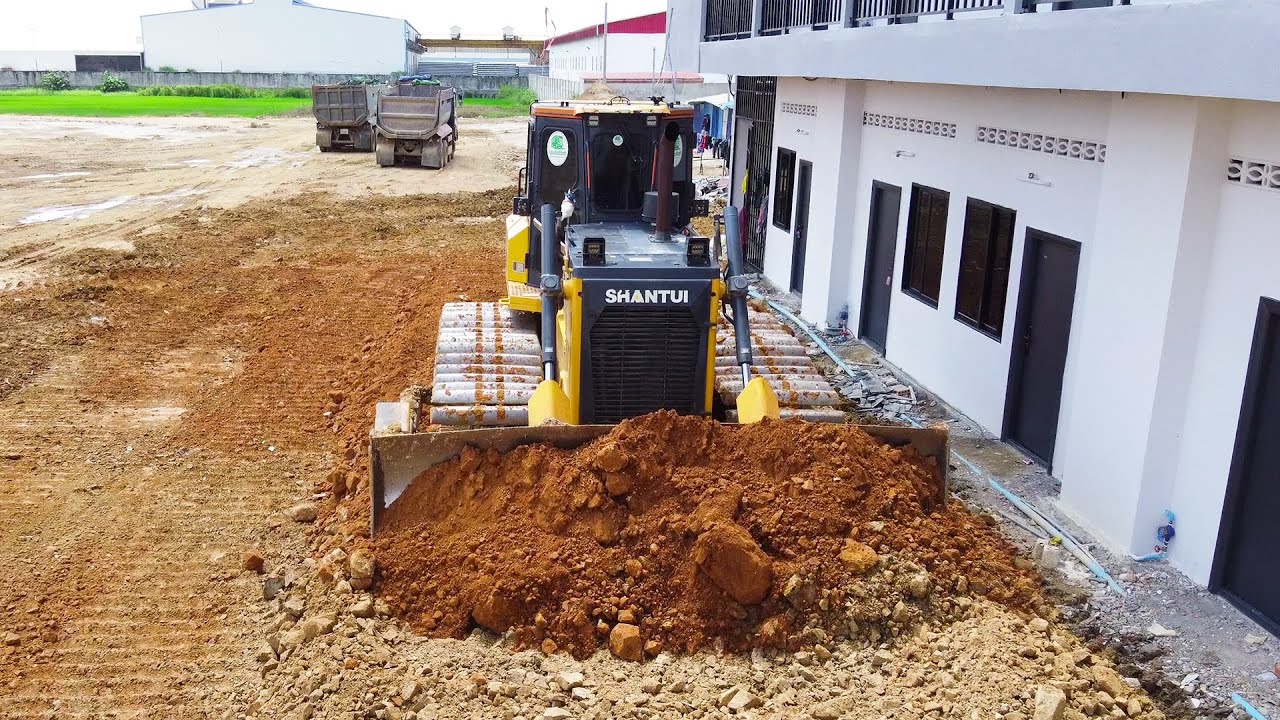 Nice Earth Moving Project: Bulldozer SHANTUI DH17-C2