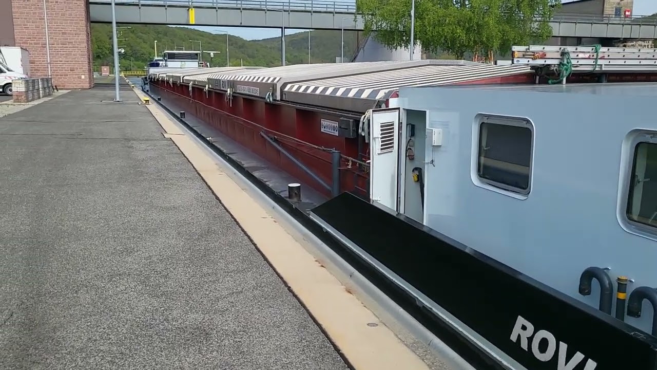 Koppelverband Rovi/Rovi II f&auml;hrt aus der Schleuse Harrbach aus