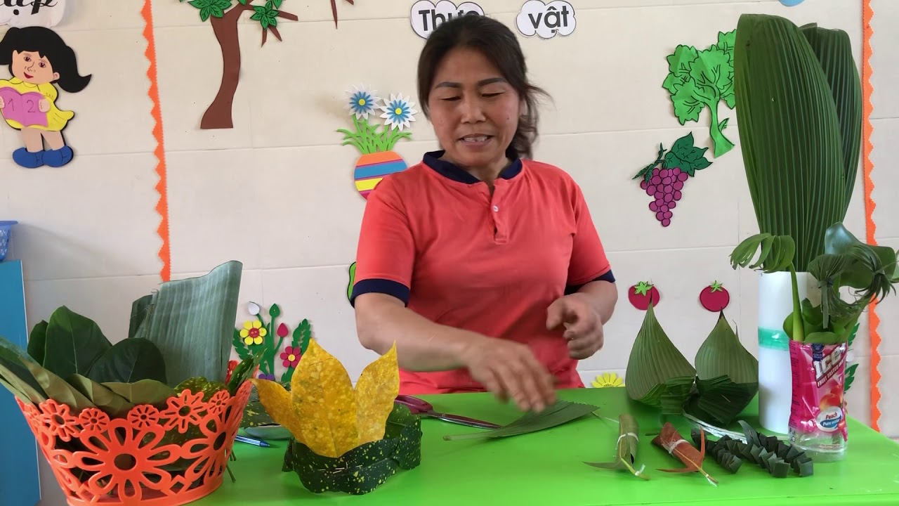 Hướng dẫn trẻ chơi với l&aacute; c&acirc;y