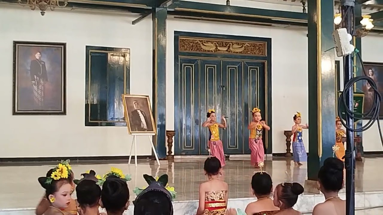 Tari Gembira sanggar Soerya Soemirat Mangkunegaran