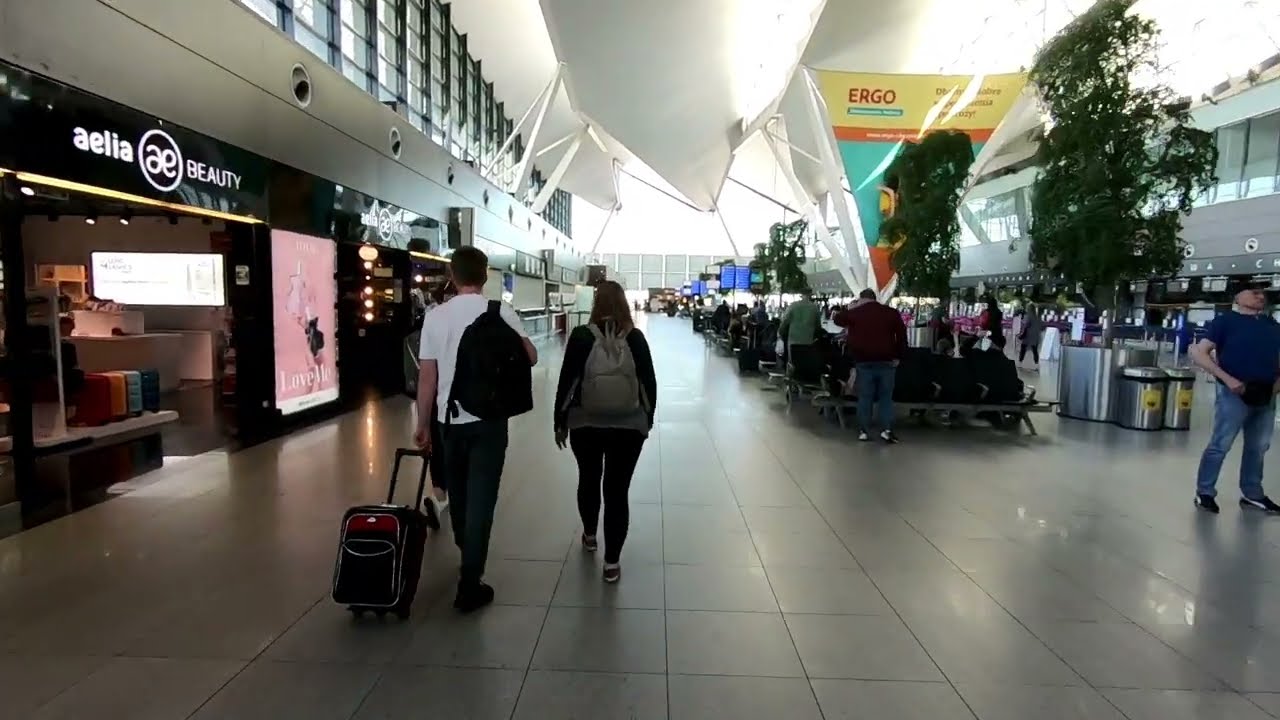 Arriving at Gdańsk Lech Wałęsa Airport | Poland | 02/05/22