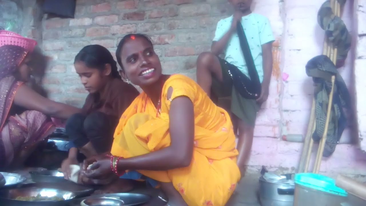 Likho momos mein banaa