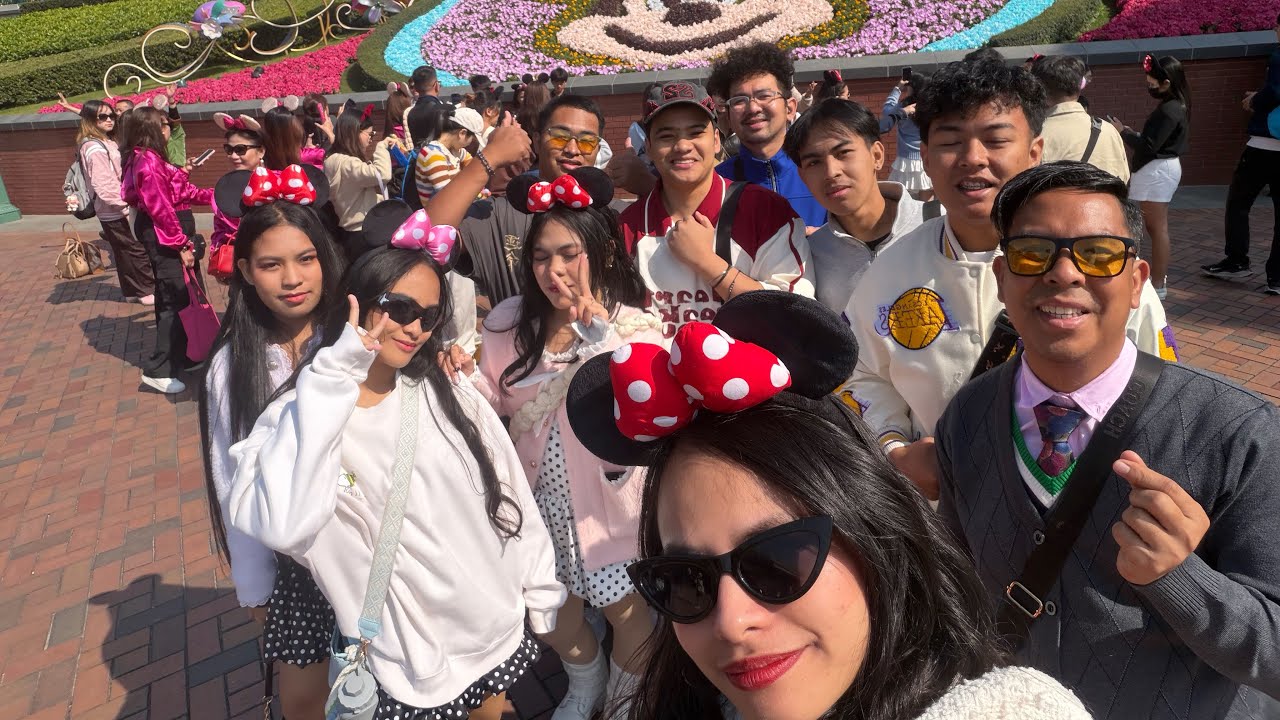 Family Tree at Disneyland | Hong Kong