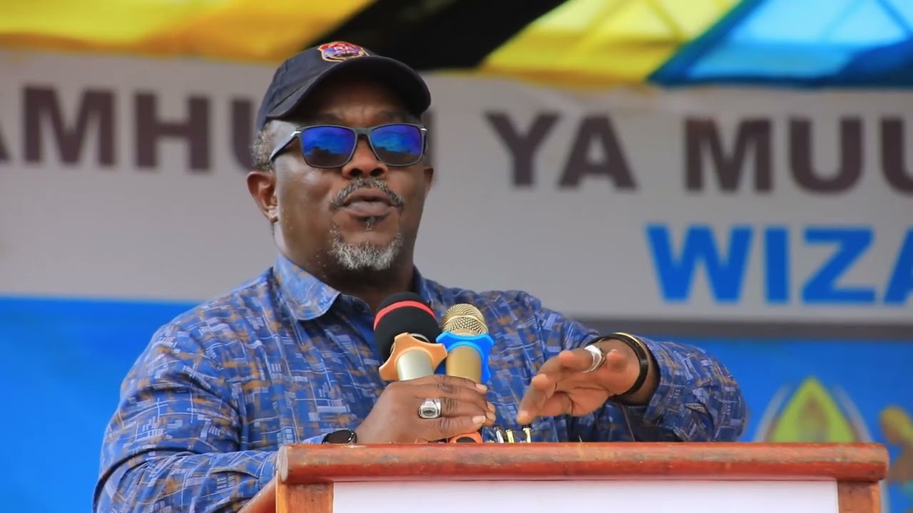 WAZIRI AWESO ATAKA MKANDARASI MRADI WA MTAMBO WA KUTIBU MAJI KUFANYA KAZI USIKU NA MCHANA. 