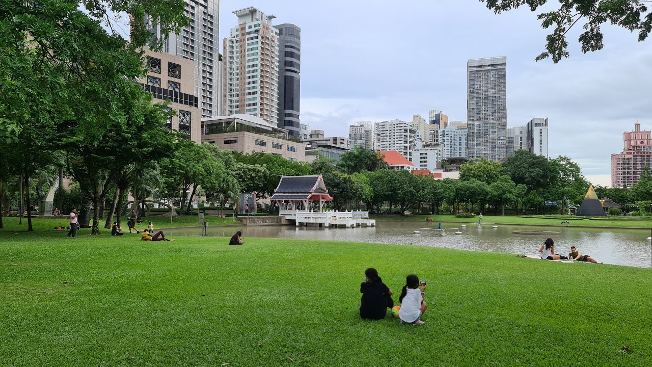 Bangkok Parks and Massage Salons are open - City Walk Benjasiri Park and Phrom Phong
