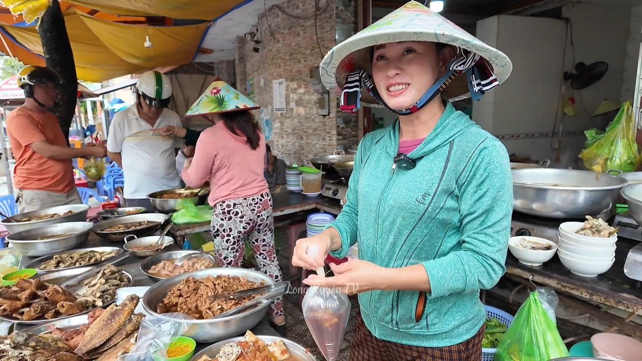 Quán cơm chị đẹp khách nườm nượp chị cười suốt | Long Xuyên TV 