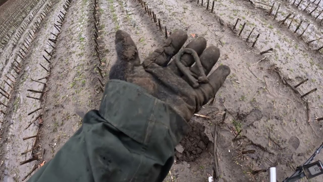 Large cent in the mud, VID14