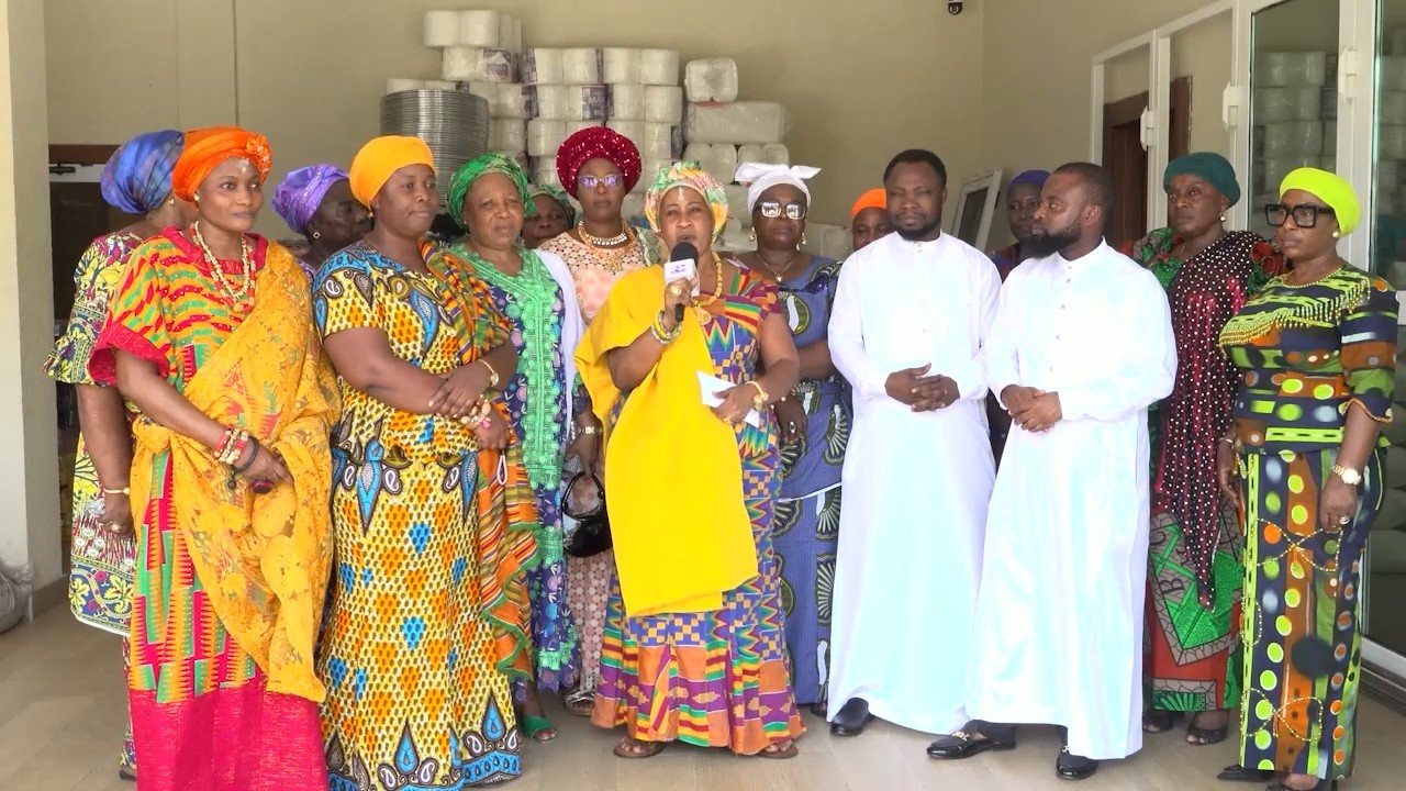 GREATER ACCRA ROYALS EXTEND A GENEROUS DONATION TO NANA HEMAA FOR HER MOTHER’S FUNERAL#thevoiceofgod