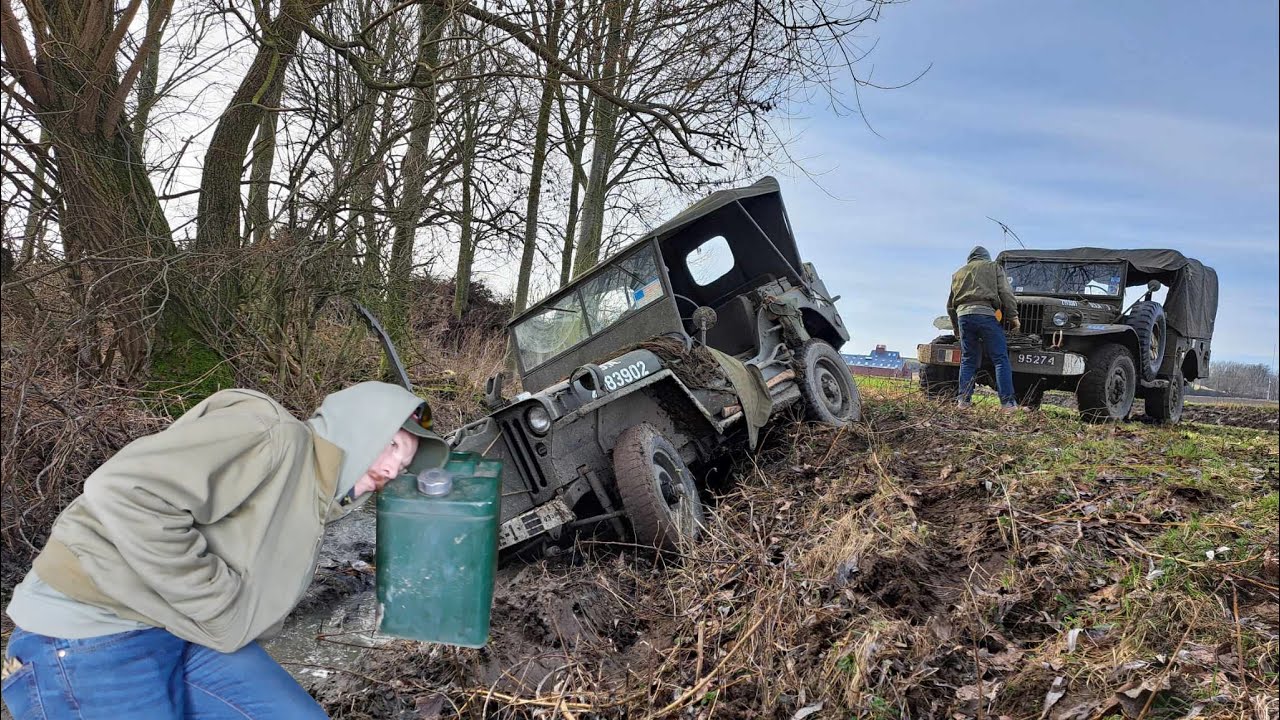 On réussit à sortir une JEEP du fossé avec mon DODGE WC-52 !