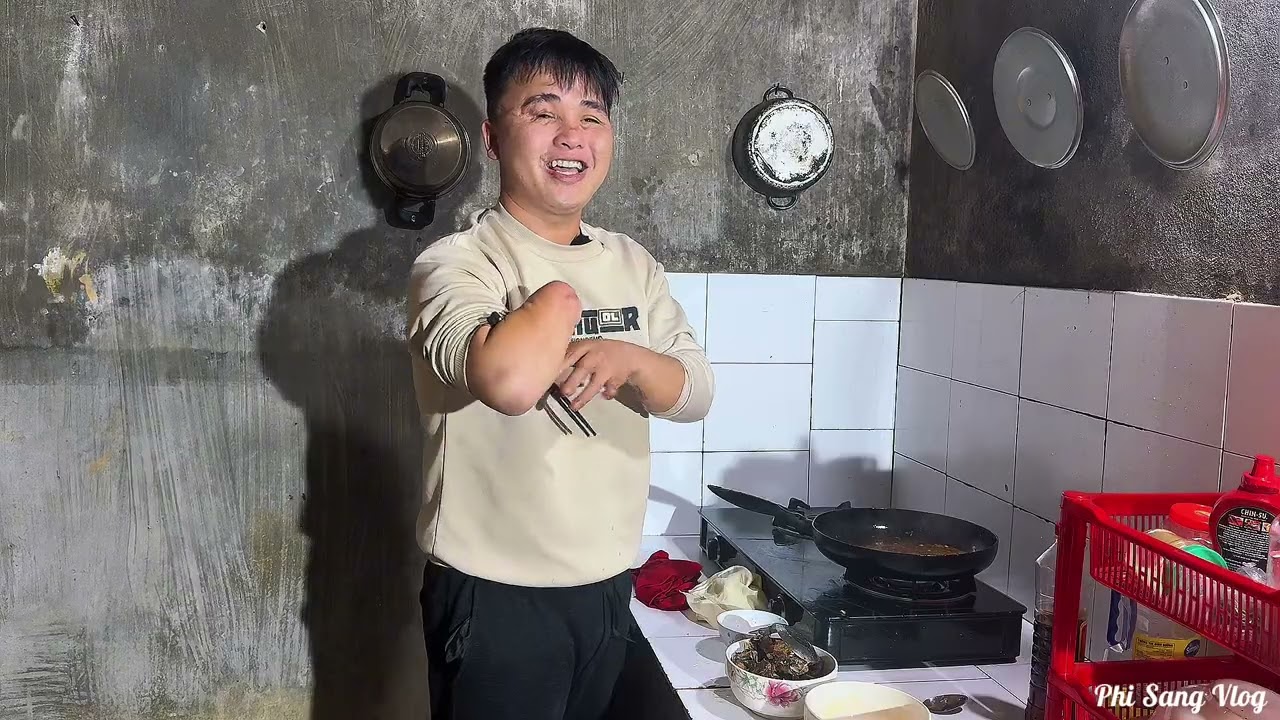 Lần đầu tập nấu món sườn chua ngọt | Phi Sang vlog – Hành trình không gục ngã