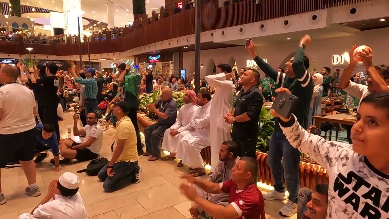 تفاعل الجمهور في مول قطر مع ضربة الجزاء المهدورة من الفريق السعودي