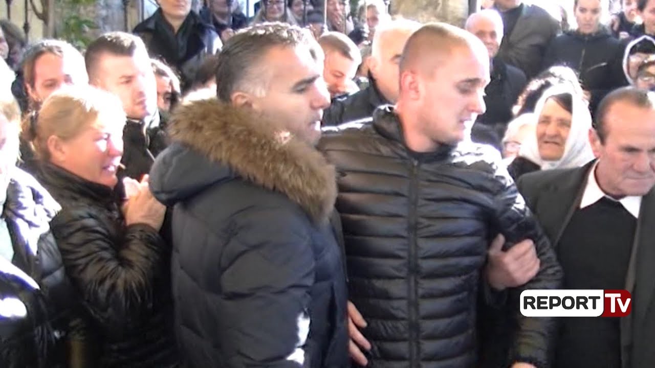 Report TV - Samueli i dha lamtumirën babait mes lotesh dhe i rrethuar nga policia