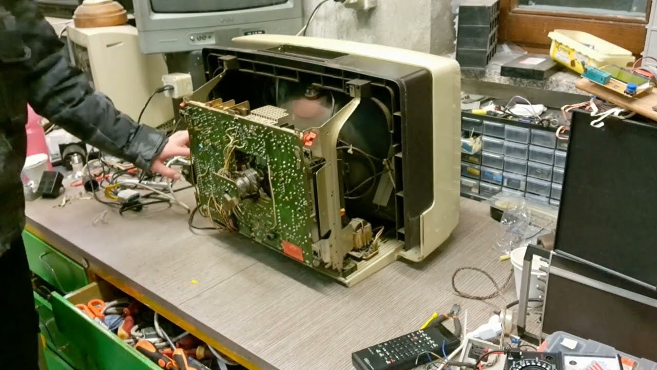 riparazione Grundig Super-Color 2045 (GSC-200)