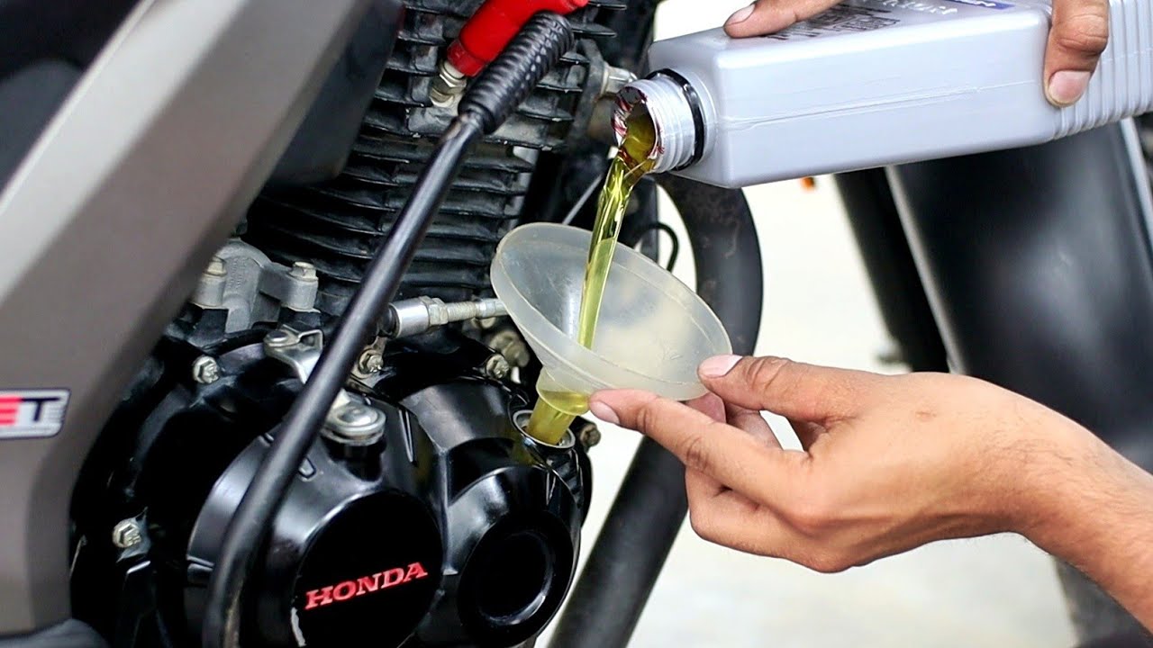 How To Change Engine Oil Of A Motorcycle