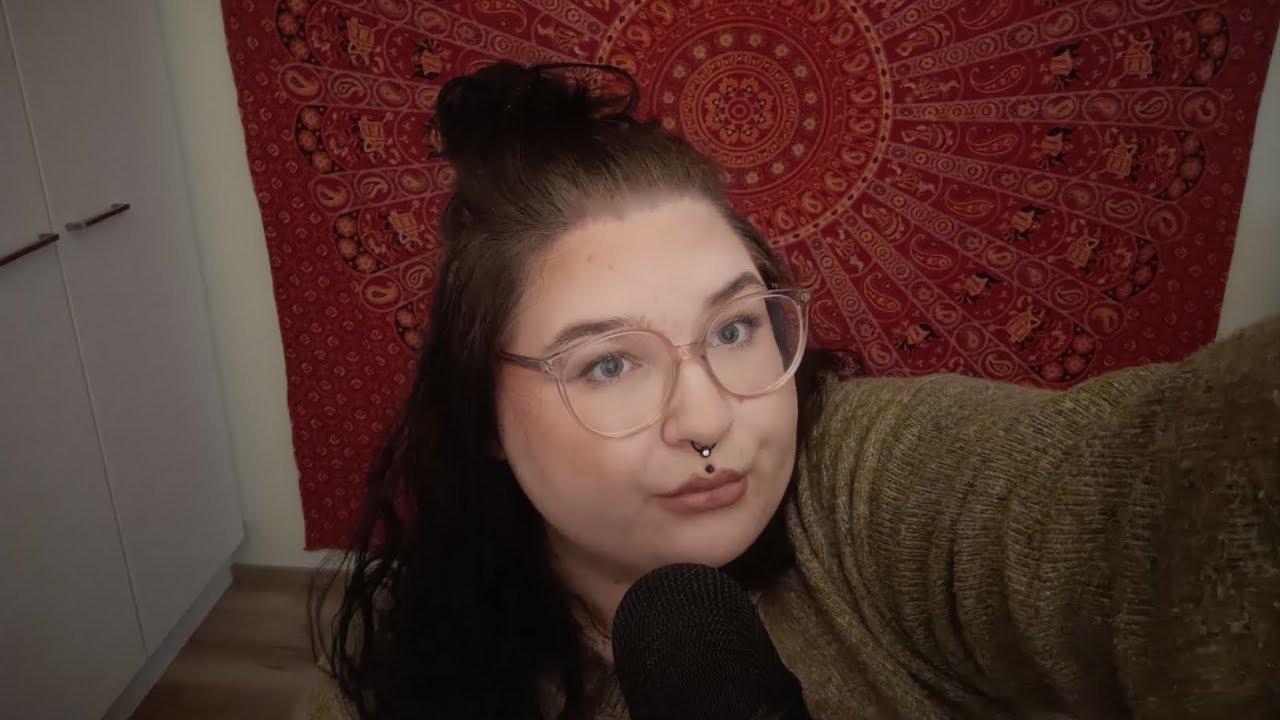 ASMR SUOMI - Eka video (alotan mun kanavan alusta)