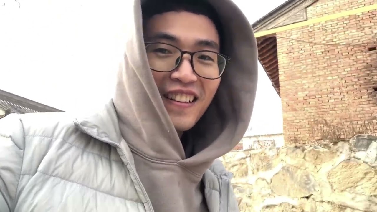 历经3天，终于回到甘肃老家，宝宝第一天融入农村生活，追着狗跑