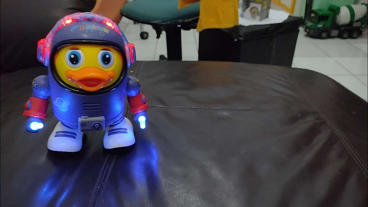 Space Duck Dance | See until end for hilarious suprise 😂 | #toystalk