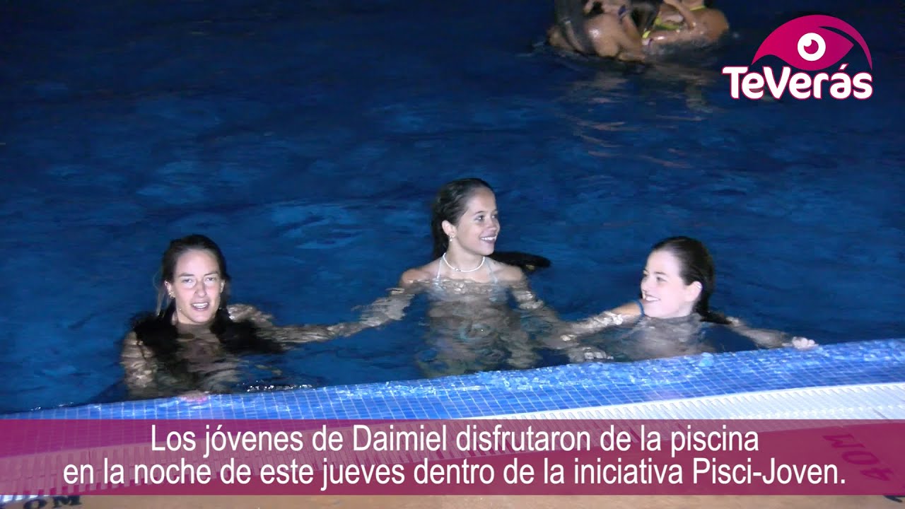 Los jóvenes de Daimiel disfrutan de un baño nocturno