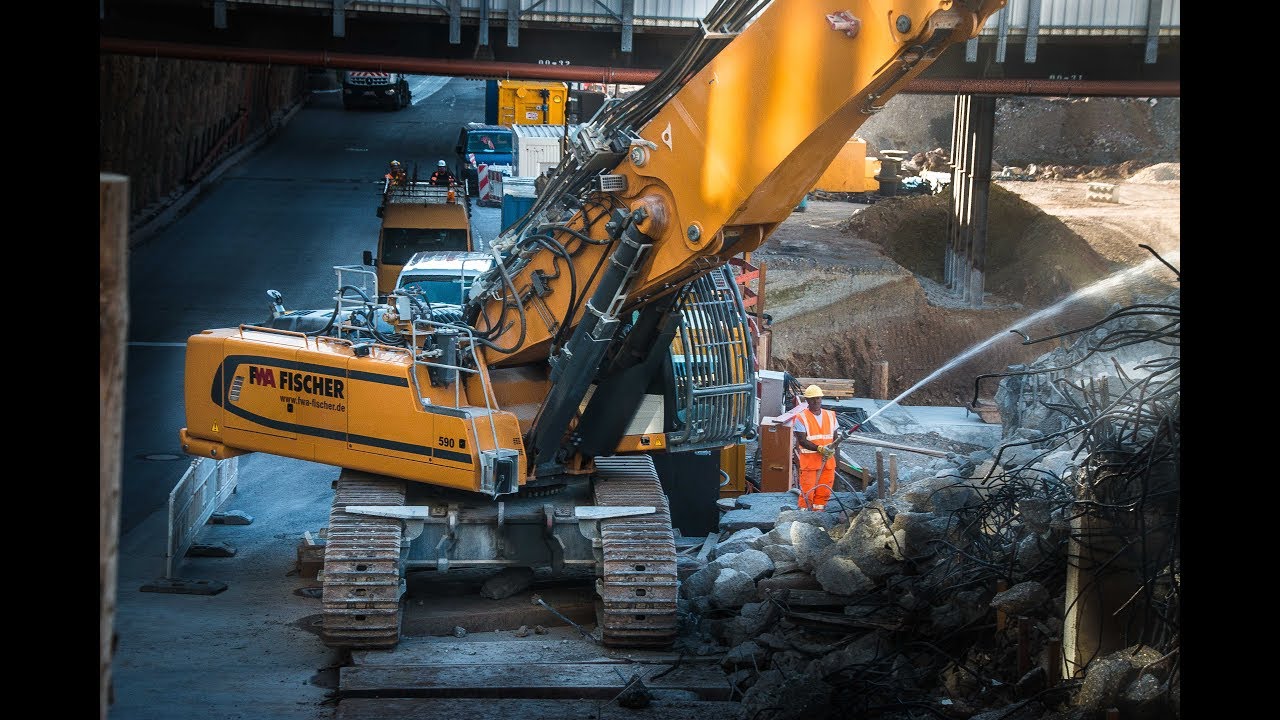 Liebherr R960 Demolition figthing hard concrete [Stuttgart 21 Baustelle am 14.06.17] | #S21