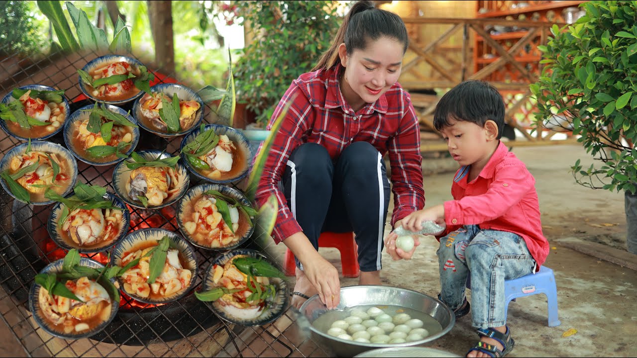 Sros's Son help to clean Balot and Cook grill recipe / Balot grilling Garlic pickle / Happy family