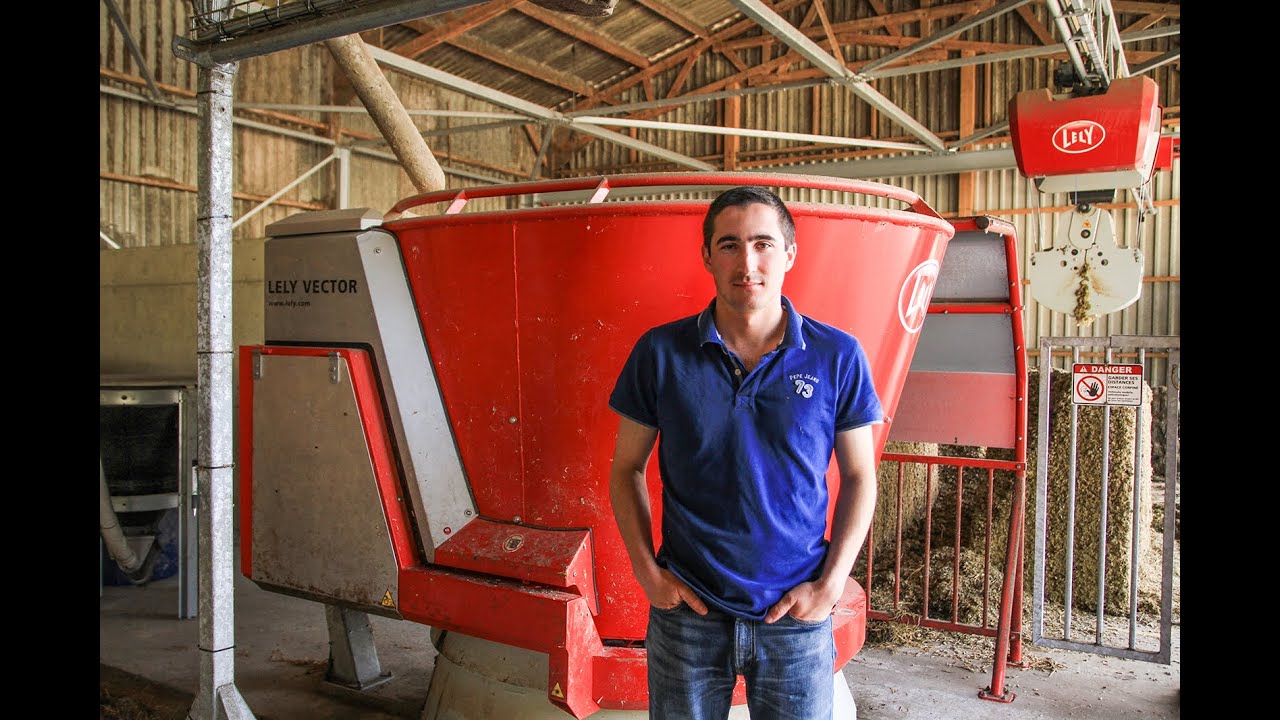 PREMIERE EXPLOITATION 100 % ROBOTISEE ! ALIMENTATION AVEC LELY VECTOR.