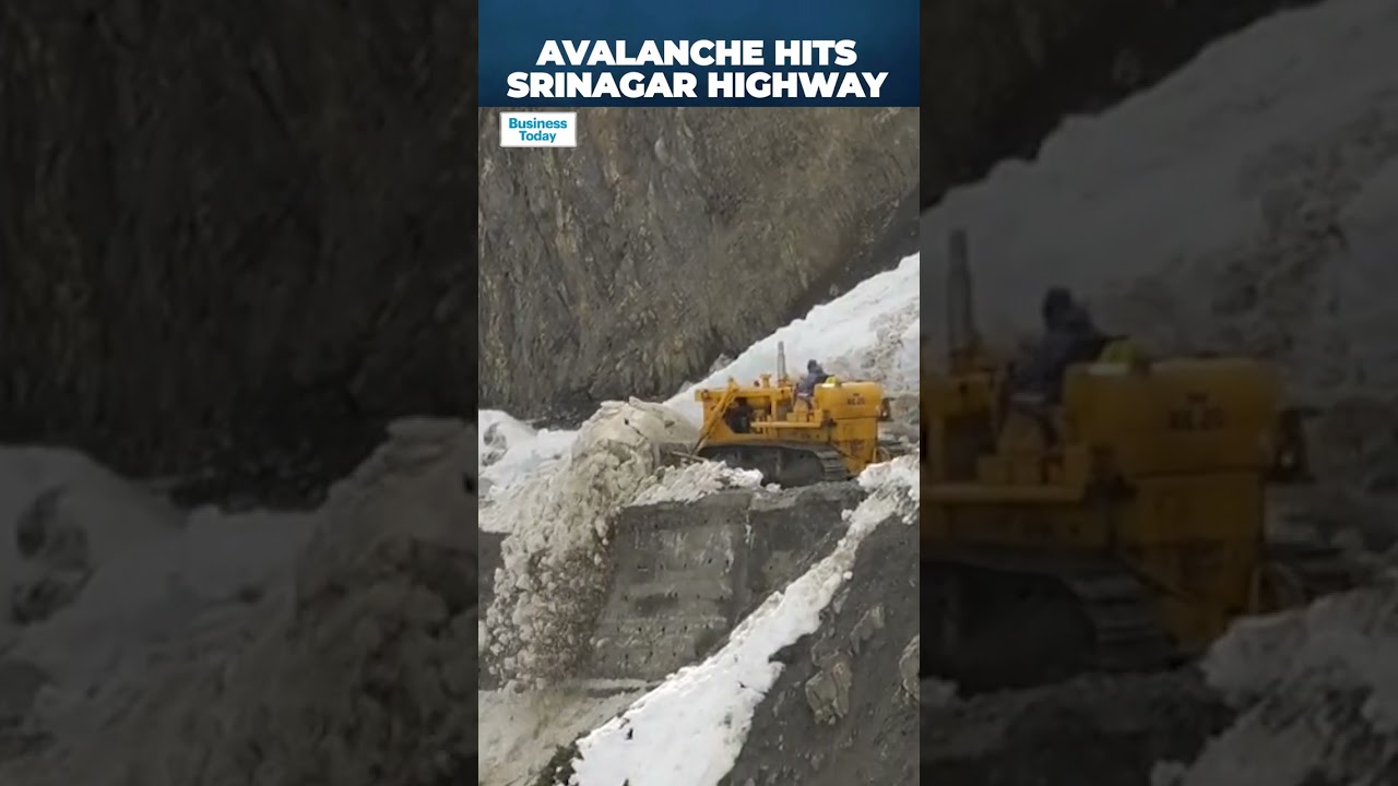 WATCH: Snow Avalanche Hits Zojila-Sonamarg Road | Multiple Vehicles Trapped