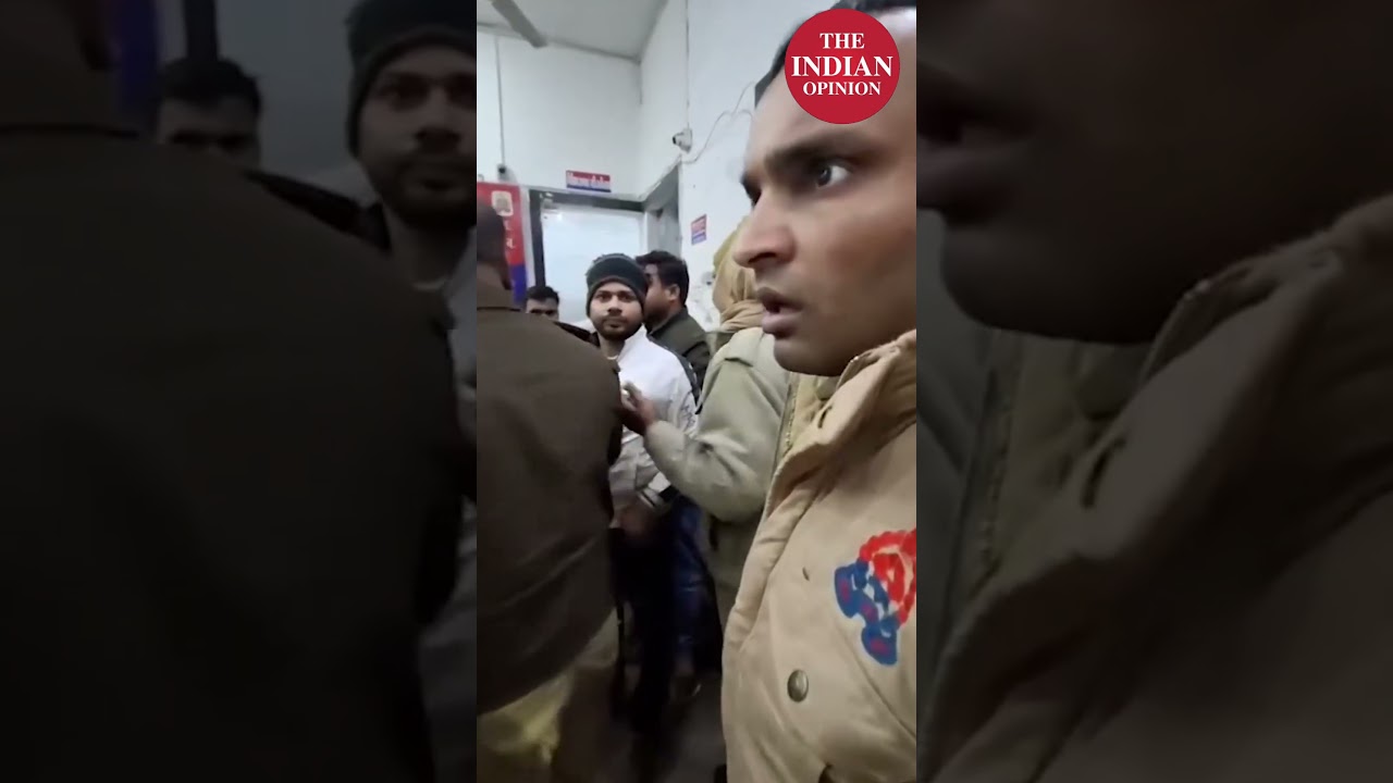 Agra में Police vs Lawyers हाई वोल्टेज ड्रामा | New Agra थाने का वीडियो Viral | UP Police News